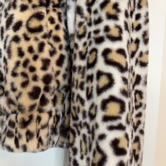 Cheetah Print Cropped Bomber Jacket - Picture 3 of 5
